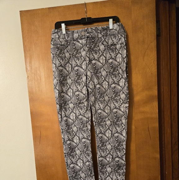 Seven 7 Gray & White Tummyless High Rise Snakeskin Skinny Jeans Size 10 - Picture 2 of 8